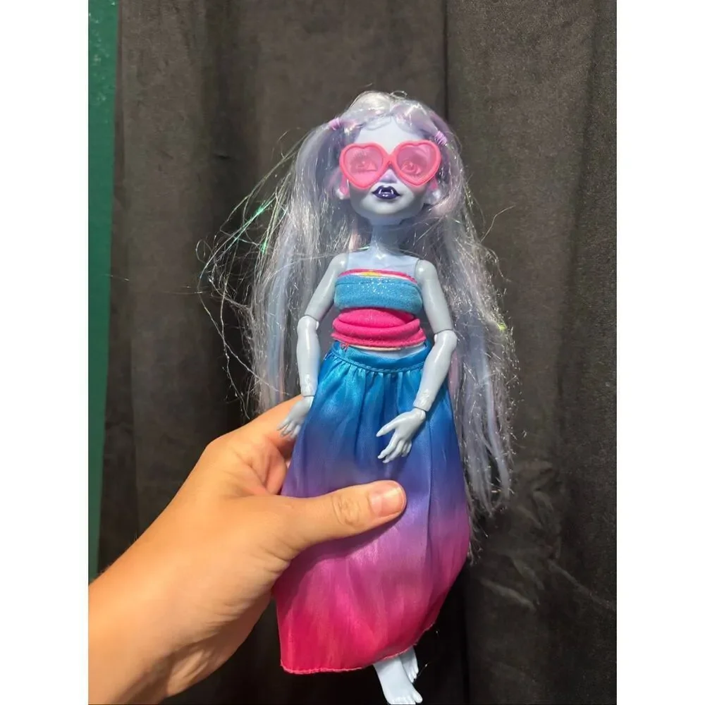 Monster High G3 Abbey Bominable Doll with Pet Mammoth, Sunglasses & Accessories